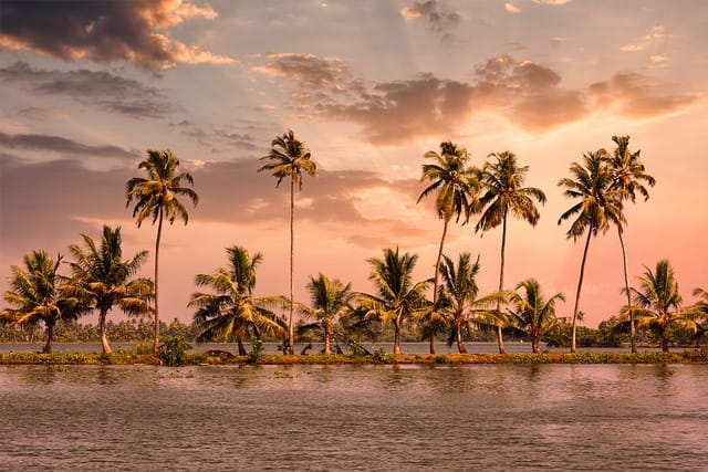 Alleppey Houseboat & Backwaters